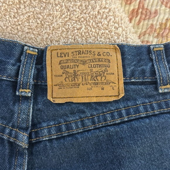 Levi’s Mid Length Jean Shorts - Picture 5 of 6